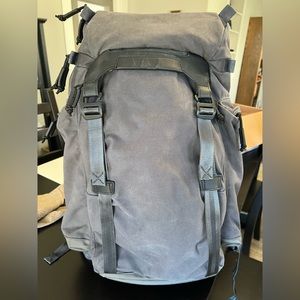 Vertx Ardennes Holiday Backpack, Ash Grey, 30L